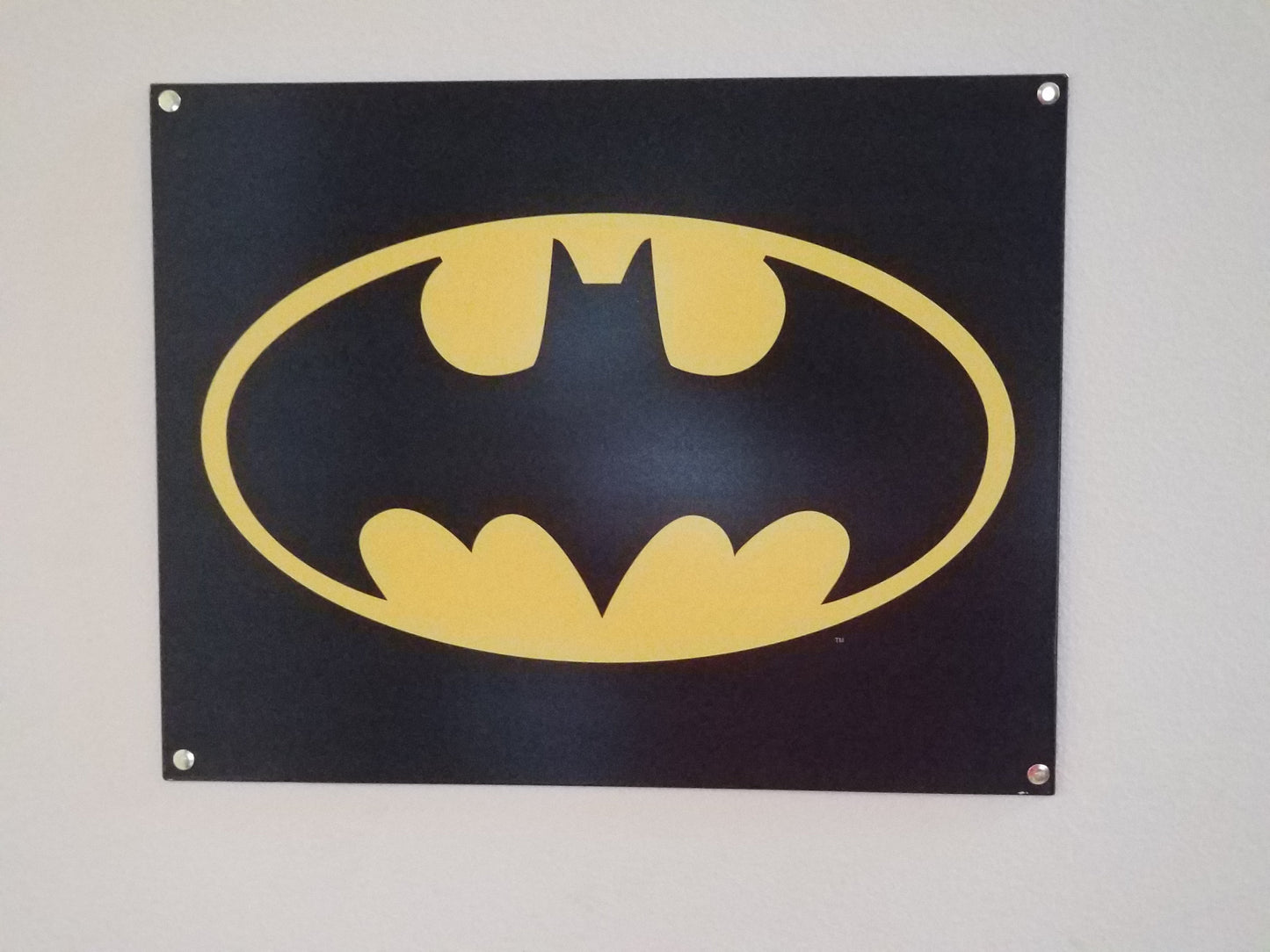 Batman Logo.This Design Is On A 16 W x 12.5 H Tin Sign.This Quality Sign Has A Smooth Clear Coat Finish.