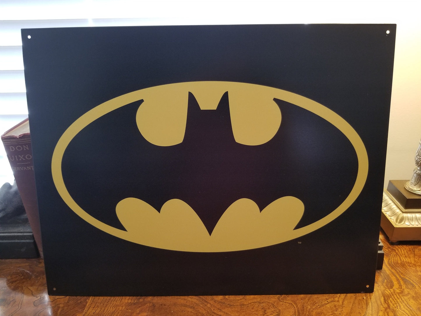 Batman Logo.This Design Is On A 16 W x 12.5 H Tin Sign.This Quality Sign Has A Smooth Clear Coat Finish.